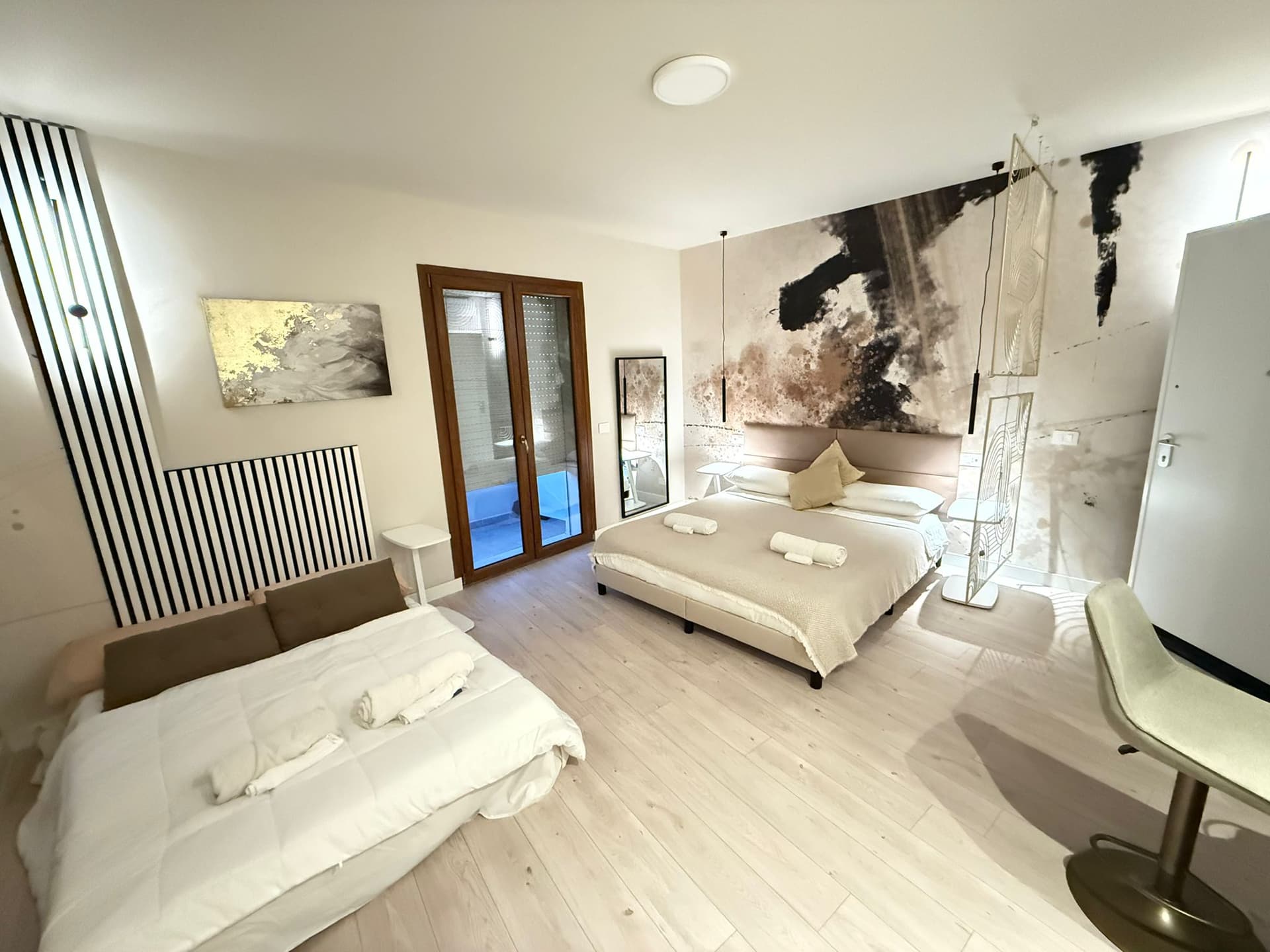 Luxury Suite for 4 Guests by the Sea - 2